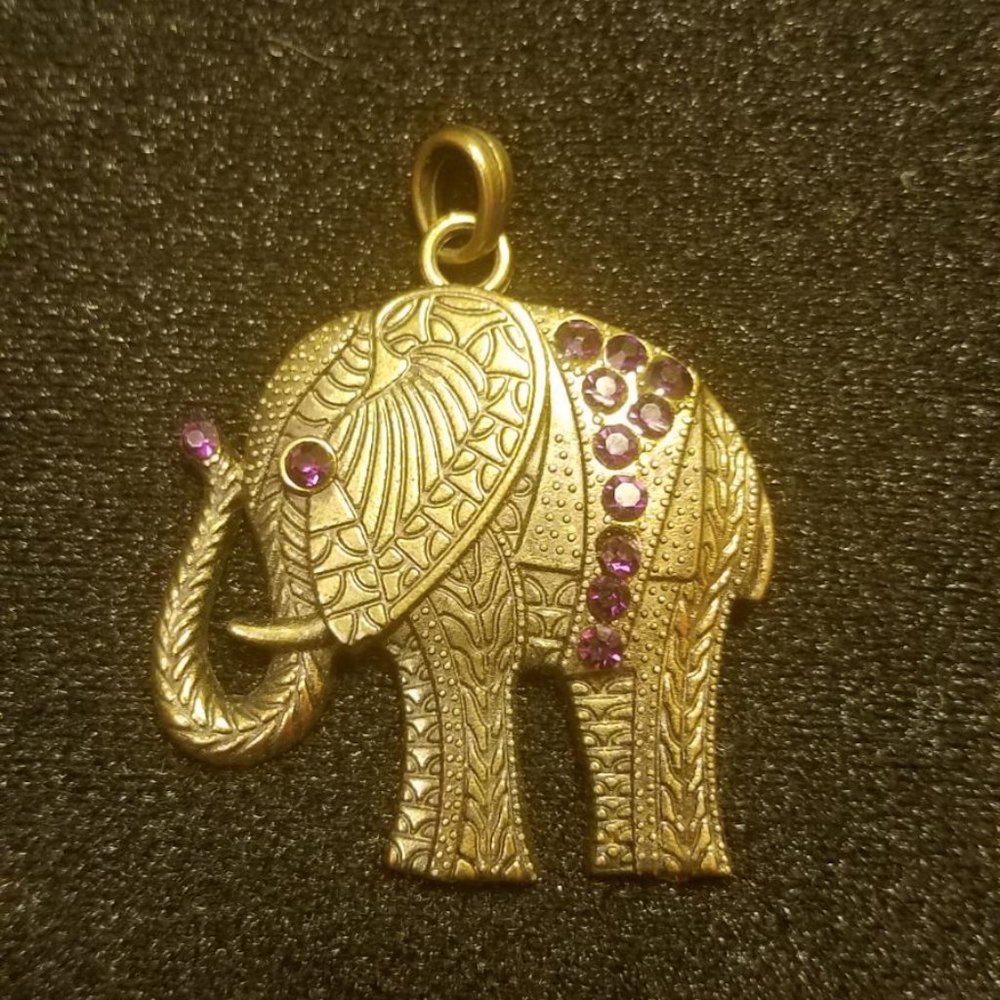 Elephant pendant gold and amethyst